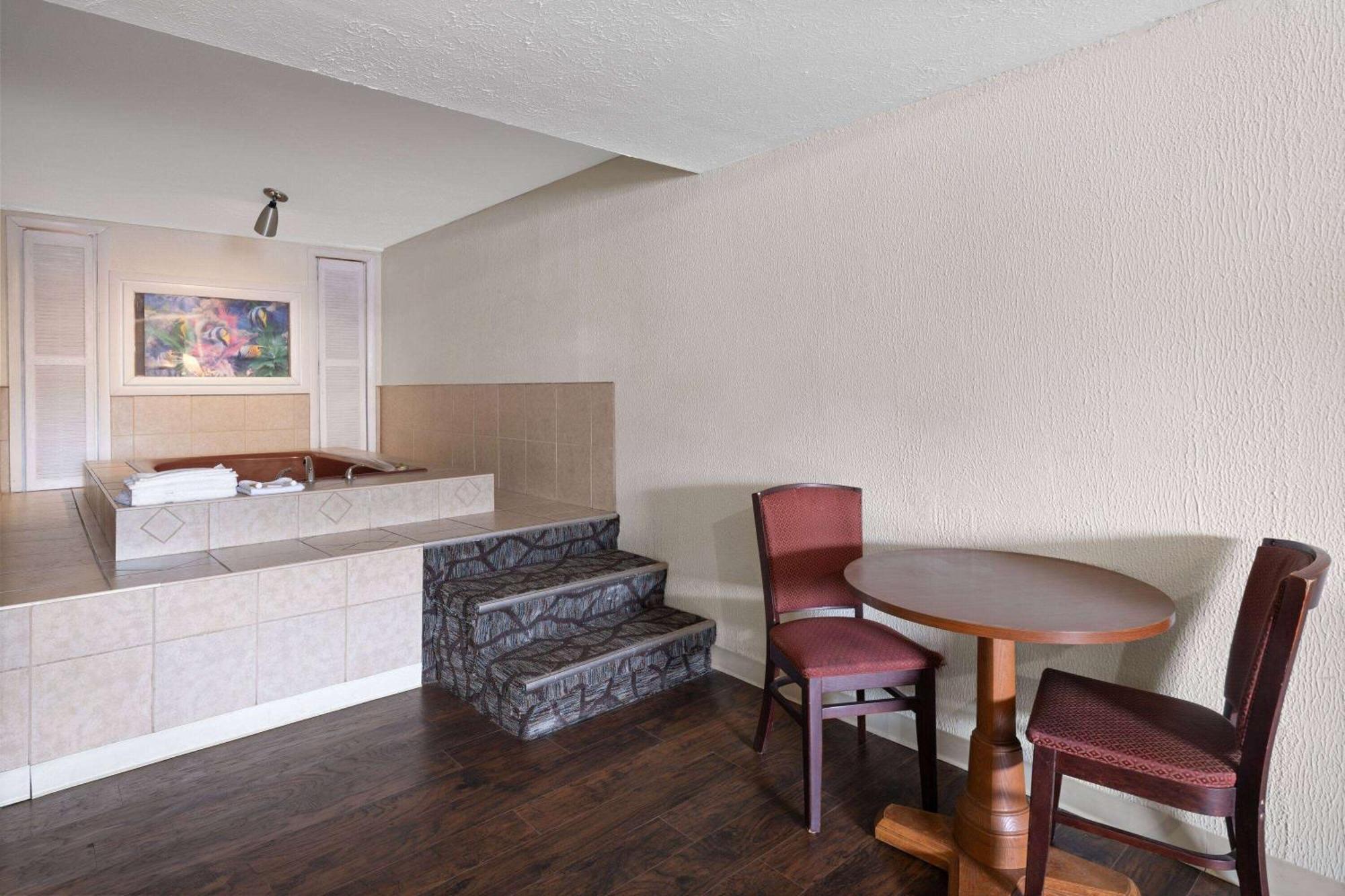 Super 8 By Wyndham Youngstown Girard Eksteriør billede